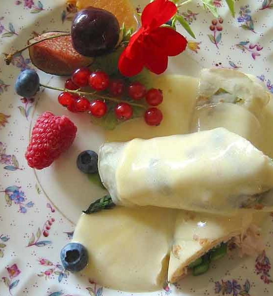 Smoked Turkey & Asparagus Crepe with Chantilly-Sauce Smoked Turkey & Asparagus Crepe with Chantilly-Sauce